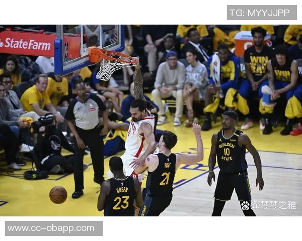 亚当斯替补出战12分钟表现神勇四投全中贡献8分2板2助